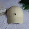 Gorra de Béisbol Bordada con Letra Pequeña Nueva 2025 para Mujer Versátil Parte Superior Suave 100% Algodón de Alta Calidad Visera de Pato Hace que la Cara se Vea Más Pequeña