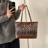 Bolso Grande Retro Bolso Estampado de Leopardo Nuevo Bolso de Hombro Bajo el Brazo para Mujer Moda 2025 Bolso Tote de Gran Capacidad para Viajes de Negocios Otoño e Invierno