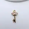 Pulseira Pingente Pequena Chave de Cobre Banhada a Ouro Microincrustada com Zircônia Material de Contas de Cristal Feito à Mão Acessórios de Joias DIY