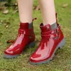 Botas de lluvia Rain Era, nuevas botas de agua de PVC brillante de tubo corto para mujer, botas de lluvia en forma de U para adultos con zapatos de goma Martin elásticos.