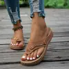 Sapatos femininos plus size transfronteiriços, nova coleção primavera/verão, estilo de comércio exterior, sandálias de praia casuais, chinelos com salto plataforma europeus e americanos, sandálias femininas