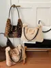 Bolso Cruzado de Peluche de un Solo Hombro para Mujer 2026 Otoño/Invierno Nuevo Estilo Moda Versátil Gran Capacidad para Viajes Cotidianos Estilo Coreano Bolso Simple Tipo Empanada