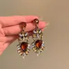 Aretes de Estilo Exótico de Venta Caliente Retro Literario Clásico Dignificado Ganchos para la Oreja Versátil Hueco Moda Borla Colgantes
