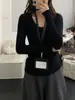 Suéter de Tricô Simples com Costela e Gola U, Estilo Levemente Maduro para Mulheres, Temporada de Primavera, Camisa Básica que Marca a Cintura Emagrecendo com Toque de Luxo, Adequado como Camada Base