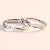 Anel Móbio em Prata de Lei S925 anel de casal em prata de lei anel de casal preto e branco par masculino e feminino anel simples chique japonês e coreano Pequeno