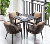Mesas e Cadeiras de Rattan Personalizadas para Pátio Externo, Cadeiras para Loja de Chá com Leite em Vilas Externas com Combinação de Mesa de Café, Móveis Externos