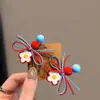 Pinza para el pelo con flores y lazo en color rojo y azul de Dongdaemun, Corea. Pinza para flequillo para niñas. Accesorio para el pelo de dopamina.