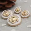 Botões Metálicos Britânicos Duplos de Leão Retrô, Adequados para Camisas, Suéteres e Jaquetas Femininas, Botões Universais, Venda por Atacado Disponível!