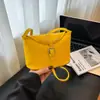 2025 Nova Moda Cor Lisa Costura Padrão Trançado Casual Simples Grande Capacidade Ombro Único Transversal Bolsa de Trabalho Pequena Quadrada
