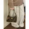 Bolso Pequeño Retro de Gamuza para Mujer 2026 Otoño/Invierno Nuevo Bolso Cruzado Versátil Moda Súper Caliente Bolso de Hombro Único para el Brazo