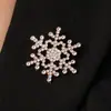 Versión coreana de los nuevos accesorios de ropa broche de copo de nieve navideño de diamantes de imitación lleno de pines para ramilletes de diamantes suministro transfronterizo