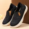 Zapatos de Mujer Primavera Nuevo Estilo Tejido Volador Slip-On Zapatos Casuales Suela Suave Zapatos de Mamá Malla Transpirable Zapatos de Mujer Venta al por Mayor
