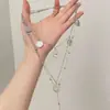 Colar de borla com contas florais azuis de alta qualidade para mulheres, um choker único para usar em camadas, corrente de clavícula chique e versátil