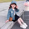 Chaqueta de Mezclilla para Niñas Primavera Otoño 2026 Nueva Bebé Elegante Moderna Chaqueta Ropa de Otoño Infantil Dibujos Animados Top Tendencia