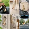 Llaveros lindos de mascotas transfronterizos, varios estilos de gatitos que caminan, aleación de zinc con diamantes de imitación y aceite, llaveros creativos para accesorios de mochila