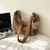 Bolso Retro Esmerilado de Gran Capacidad para Mujer Llegada Nueva Otoño 2026 Bolso de Hombro Único de Gamuza y Felpa para Viajes Diarios Bolso Cruzado Tipo Bollo