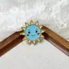 Broche de Sol Esmaltado Estilo Japonês Fofo Exclusivo Transfronteiriço Pinos de Lapela Insígnia com Design de Nicho Acessório de Lapela em Estoque Modelo Novo