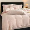 Conjunto de quatro peças de luxo leve de veludo de leite, espessado para o inverno, flanela, capa de edredom de veludo coral, lençol de cama, roupa de cama de inverno