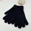 Moda Estilo Coreano Luvas Femininas para Outono e Inverno de Ciclismo Cor Sólida com Dedos Separados de Pelo de Vison, Luvas de Lã Tricotada de Pelúcia à Prova de Frio e Quentes para Clima Frio