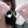 Pendientes de Perla Estilo Francés de Lujo Ligero con un Toque de Alta Gama, Versátiles Pendientes de Aro de Plata Plateados, Accesorios para Orejas Únicos y Hermosos