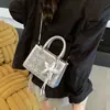 Bolsa Pequena Quadrada Tendência e Estilosa para Mulheres 2025 Nova Popular Versátil Bolsa de Ombro Bolsa Transversal de Luxo Cravejada com Diamantes