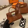 Bolsa Kelly Estilo Crocodilo Retrô Europeia e Americana, Bolsa Feminina de Ombro Único Transversal de Alta Qualidade, Bolsa de Mão da Moda Leve de Luxo para Mulheres Venda por Atacado