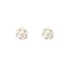 Pendientes de Camelia con Borde Dorado Estilo Vintage de Hong Kong Pendientes de Perlas Artificiales 2023 Nuevos Pendientes Elegantes de Lujo Ligero de Flores Blancas