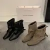 Hermosa Pierna de Pantalón 2026 Punta de Bota Botas Martin Botines Cortos Mujer Hebilla de Cinturón Mujeres Remaches Fang Lade Zapatos Nuevos Zapatos Mujeres