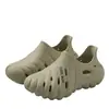Zuecos de Estilo Nuevo para Hombre Verano 2026, Sandalias Antideslizantes y Antiolor Resistentes al Agua para Exteriores, Pesca y Conducir, con una Sensación Suave al Caminar, Versión para Mujer