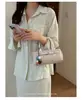 Bolso de mano de diseño de nicho nuevo para comercio transfronterizo, elegante bolso tipo bowling para el hombro y cruzado para el día a día con patrón tejido para mujer