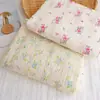 Tela Jacquard Hueco Rayada de Algodón Puro con Pequeños Patrones Florales para Ropa Infantil, Cortinas, Vestidos y Materiales para Manualidades