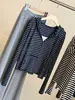 Suéter de malha listrado estilo coreano para mulheres, com zíper duplo, falso duas peças, novo, com capuz, manga longa, versátil, slim fit, pulôver