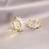 Pendientes con diseño de nicho, pequeños y exquisitos, con hebilla de circonitas geométricas, chapados en oro auténtico, para mujer.