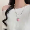 Colar Choker com Pingente de Morango Rosa Fresco da Moda com Design Único e Contas 2026 Novo Estilo Acessório de Pescoço para Mulheres