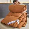 Colcha de terciopelo con plumas y bloques de color en sarga, engrosada y cálida para el invierno, con tejido de sarga anti-plumas, adecuada para primavera y otoño, colcha de algodón con plumas