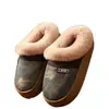 Pantuflas de algodón con suela gruesa y tacón para mujer, zapatos de algodón cálidos de invierno para interior, botas de nieve, zapatos de algodón de moda de invierno para hombre