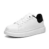 Zapatillas blancas casuales talla grande 50 para hombre con suelas gruesas, parte superior de cuero moderna, adecuadas para comercio electrónico transfronterizo, zapatos de plataforma versátiles