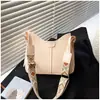 2025 Bolsa Grande de Ombro Transversal Estilo Coreano Luxo Leve Moda Retrô Novo Design Simples de Cor Sólida com Alça Larga para Mulheres