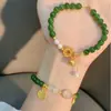 Novedad Pulsera con Colgante de Borla y Hebilla de Seguridad de Perlas Redondas Esmeralda que Realzan el Blanco para Mujer