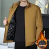 2026 Nuevo Estilo Nuevo Artículo Caliente Ropa para Papá de Mediana Edad y Adultos Mayores Chaqueta de Algodón Temporada de Otoño e Invierno Talla Grande Más Terciopelo Transfronterizo Negocio Administrativo