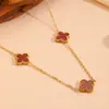 Moda transfronteriza acero inoxidable flor de tres cuatro hojas joyería Europa y Estados Unidos nuevo acero de titanio no se decolora traje de joyería de flor pequeña
