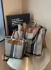 Bolso de gran capacidad para mujer, nuevo bolso de lona a rayas para el verano de 2026, bolso de hombro tipo tote casual, bolso de mano para viaje