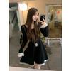 Vestido de manga larga con capucha y costura de encaje de nicho para mujer, vestido negro pequeño de otoño, vestido corto elegante de corte A con cintura adelgazante.