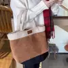 Bolso Cesta Tote de Imitación de Lana de Cordero Estilo Coreano Otoño e Invierno Moda Versátil Bolso Tote de Felpa Bolso de Viaje para Mujer