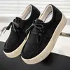 Fabricante de Fujian Zapatos para Hombre Todas las Estaciones Suela Gruesa Zapatos que Aumentan la Altura Modernos Retro Casual Zapatillas de Deporte Viaje al Aire Libre Estudiante Zapatos de Moda Uno