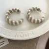Nuevos Pendientes de Aro Trenzados de Moda Otoño e Invierno para Mujer, Únicos de Gama Alta Elegantes, Pendientes en Forma de C con Patrón de Zebra Contrastante