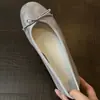 Sapatilhas francesas com laço de lantejoulas para mulheres, novo estilo 2026, sapatilhas de balé baixas com solas macias, sapatos femininos para calçar sem cadarço