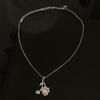 Diseño de nicho Collar delgado con colgante de cereza para mujer, de alta gama, estilo frío, elegante, exquisito, lujo ligero, versátil, cadena para clavícula