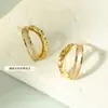 Pendientes de Plata de Ley S925 Flor de Caracol Madreperla Hebillas de Oreja Cruzadas Diseño de Nicho de Alta Gama para Mujer Pendientes de Lujo Accesibles Venta al por Mayor en Transmisión en Vivo