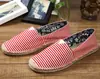 Moda de otoño de tendencia nuevos zapatos de lino para hombre y mujer zapatos de paja pescador un pedal mocasines de lona al por mayor